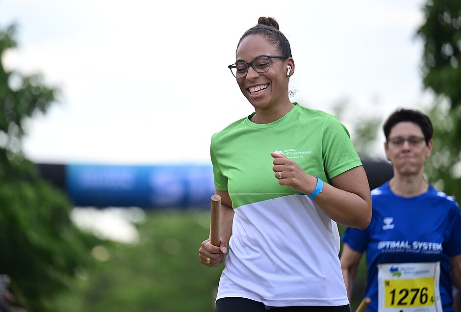 Cheering on the runners on the home stretch in 2023 @ SCC EVENTS / Petko Beier